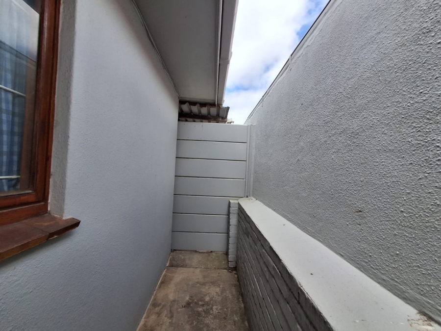 To Let 3 Bedroom Property for Rent in Churchill Estate Western Cape